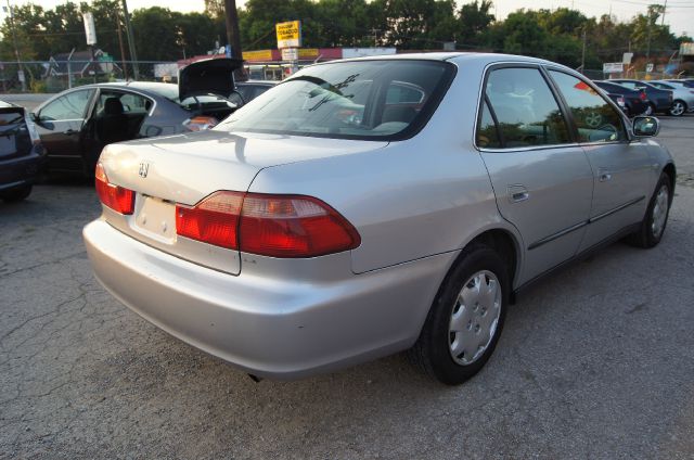 Honda Accord 2000 photo 4