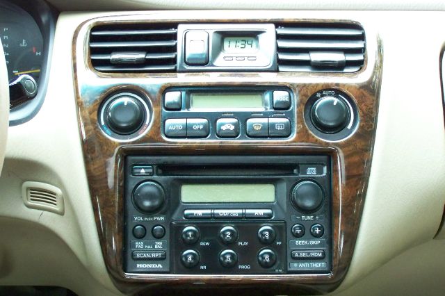 Honda Accord 2000 photo 11