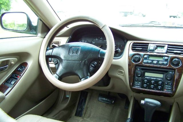 Honda Accord 2000 photo 12