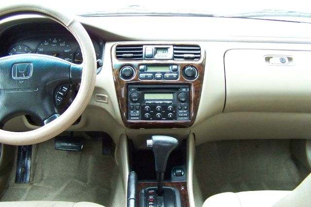 Honda Accord 2000 photo 13