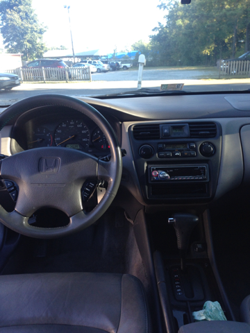 Honda Accord 2000 photo 2