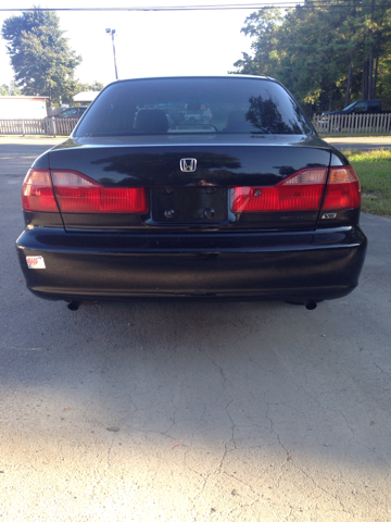 Honda Accord 2000 photo 3