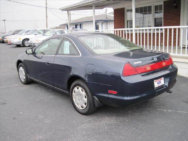Honda Accord 2000 photo 1