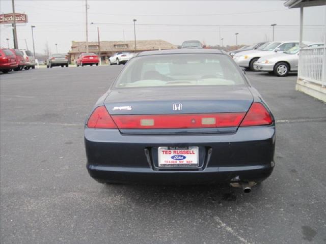 Honda Accord 2000 photo 2