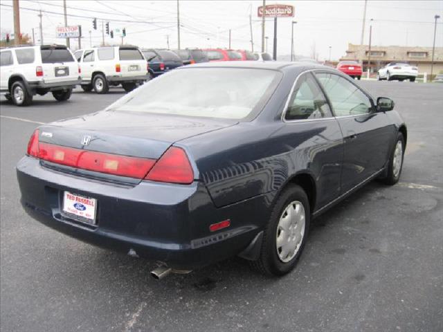 Honda Accord 2000 photo 3
