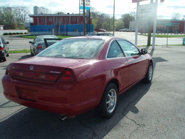 Honda Accord 2000 photo 1