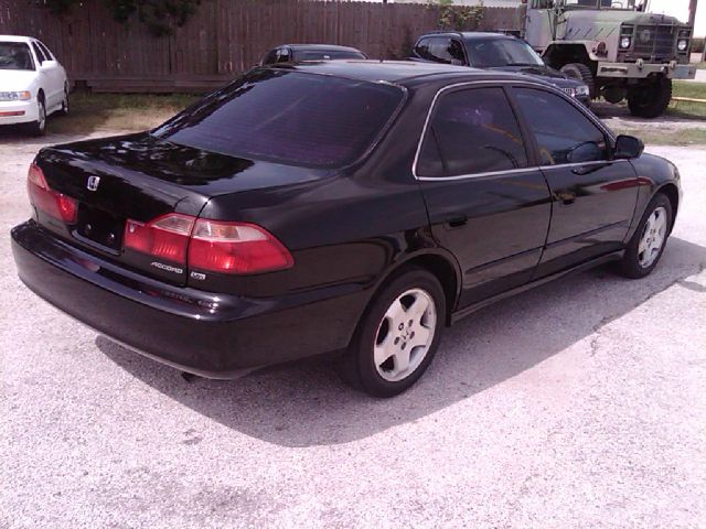 Honda Accord 2000 photo 1