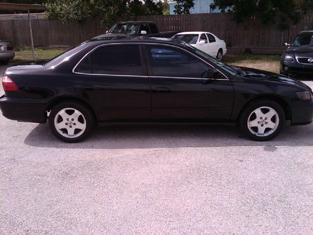 Honda Accord 2000 photo 2