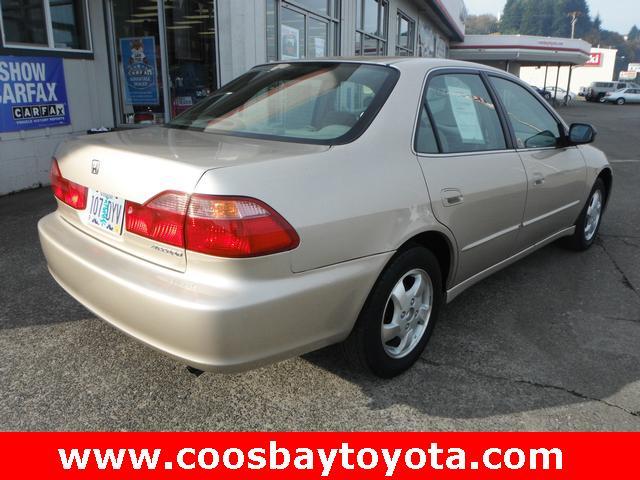 Honda Accord 2000 photo 2