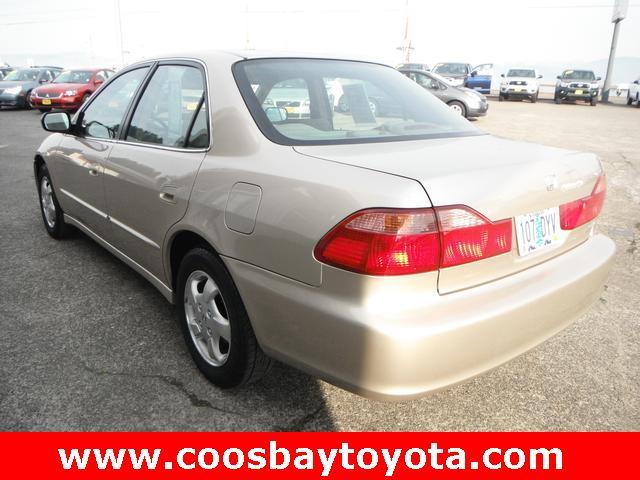 Honda Accord 2000 photo 3