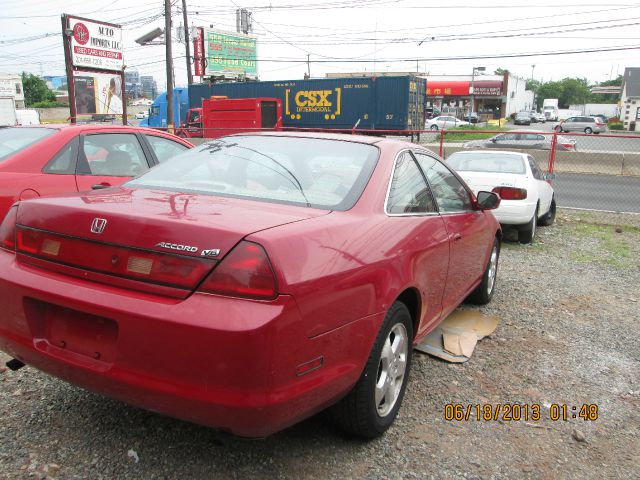 Honda Accord 2000 photo 2
