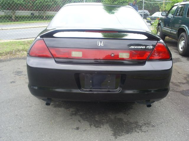 Honda Accord 2000 photo 2