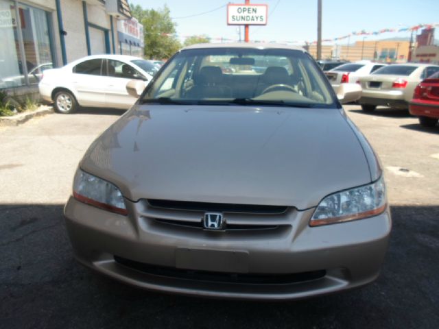 Honda Accord 2000 photo 2