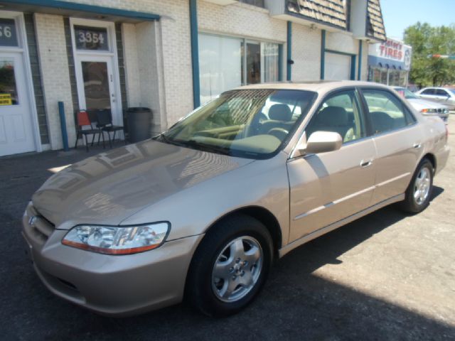 Honda Accord 2000 photo 4