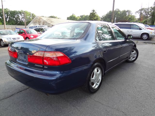 Honda Accord 2000 photo 2