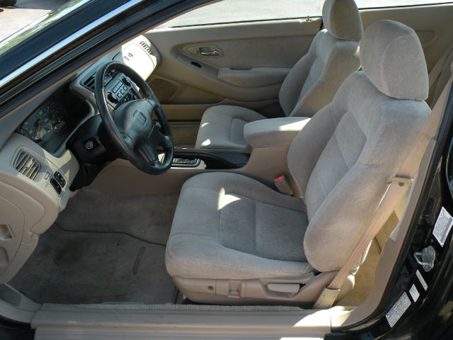 Honda Accord 2000 photo 3