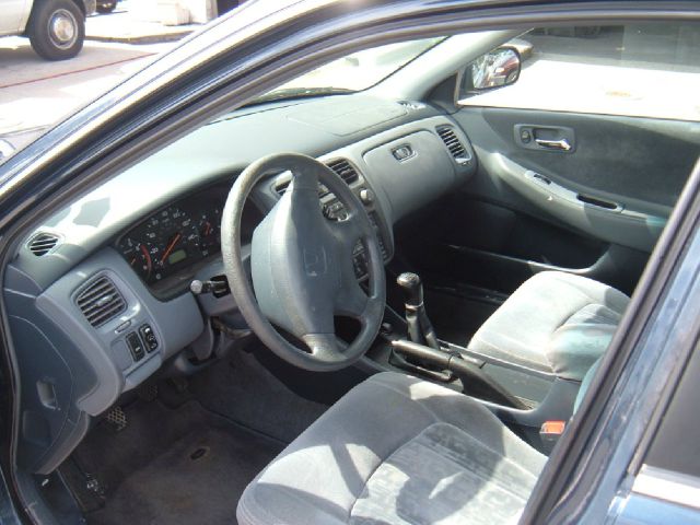 Honda Accord 2000 photo 1
