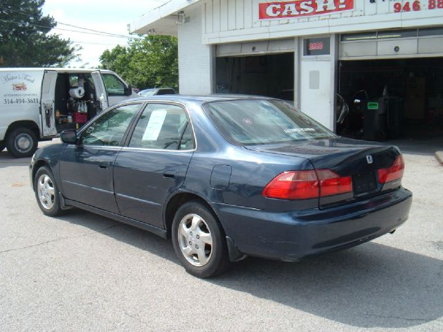 Honda Accord 2000 photo 2