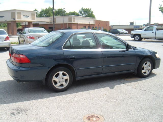 Honda Accord 2000 photo 3