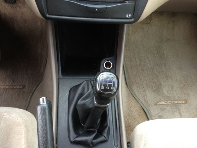 Honda Accord 2000 photo 3