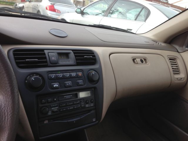 Honda Accord 2000 photo 9