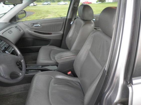 Honda Accord 2000 photo 2