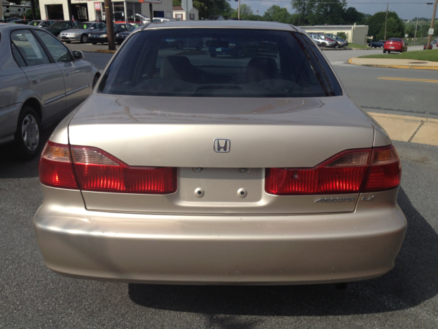 Honda Accord EXT CAB 134.0 WB 2WD LT1 Sedan