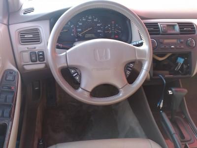 Honda Accord 2000 photo 4