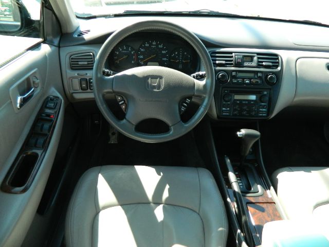 Honda Accord 2000 photo 7