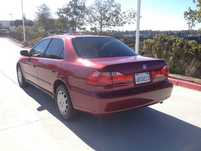 Honda Accord 2000 photo 1