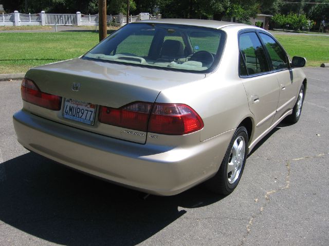 Honda Accord 2000 photo 1