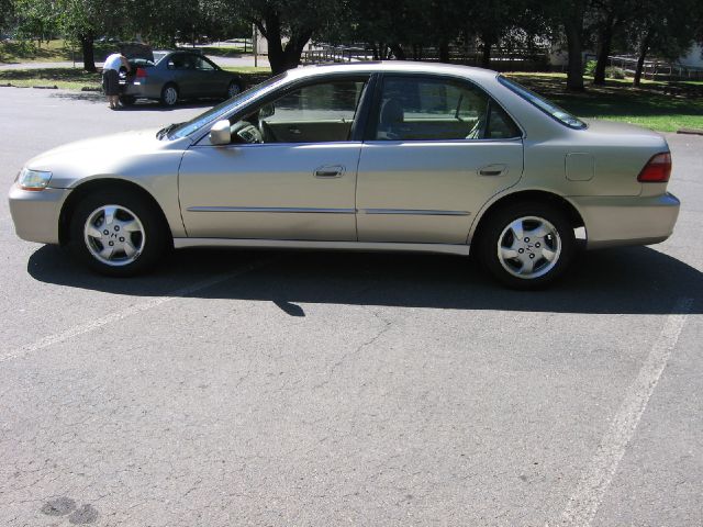 Honda Accord 2000 photo 4