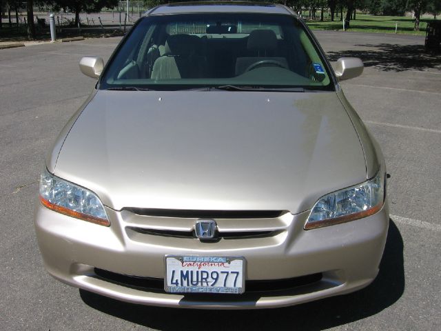 Honda Accord 2000 photo 6