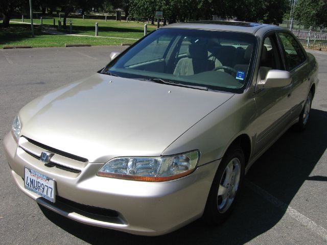 Honda Accord 2000 photo 7