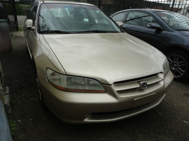 Honda Accord 2000 photo 1