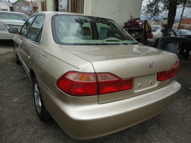 Honda Accord 2000 photo 2