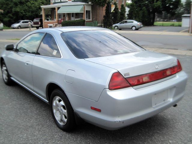 Honda Accord 2000 photo 4
