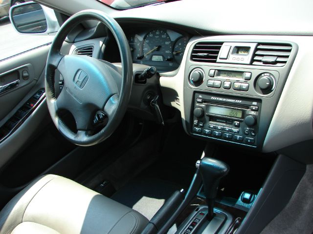 Honda Accord 2002 photo 2