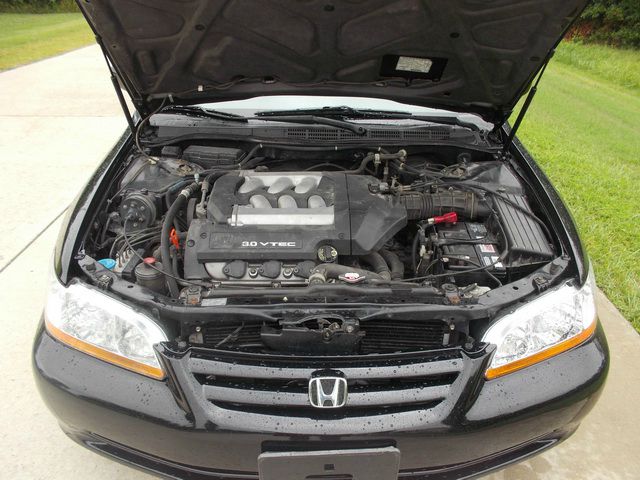 Honda Accord 2002 photo 2