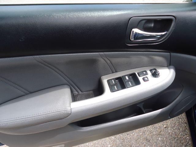 Honda Accord 2004 photo 13