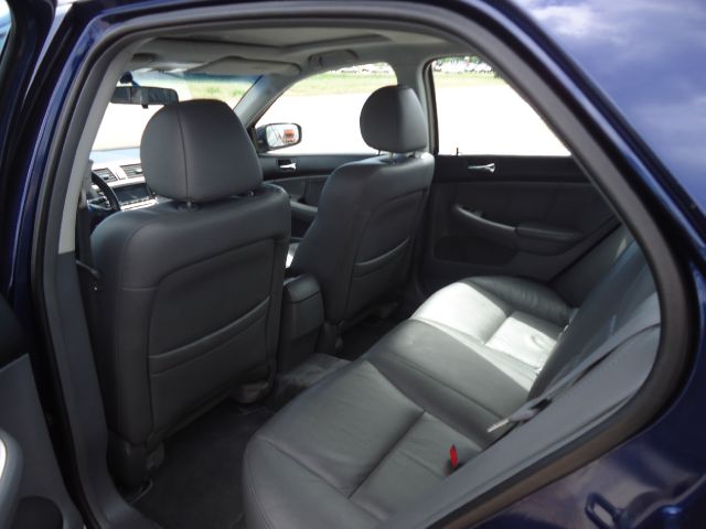 Honda Accord 2004 photo 4