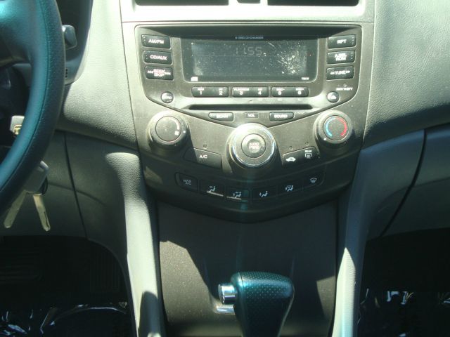 Honda Accord 2004 photo 2