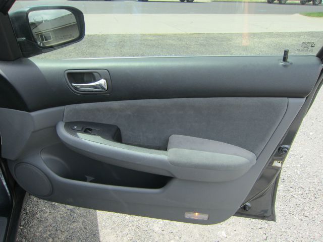 Honda Accord 2004 photo 2