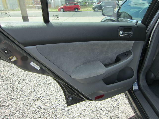 Honda Accord 2004 photo 4