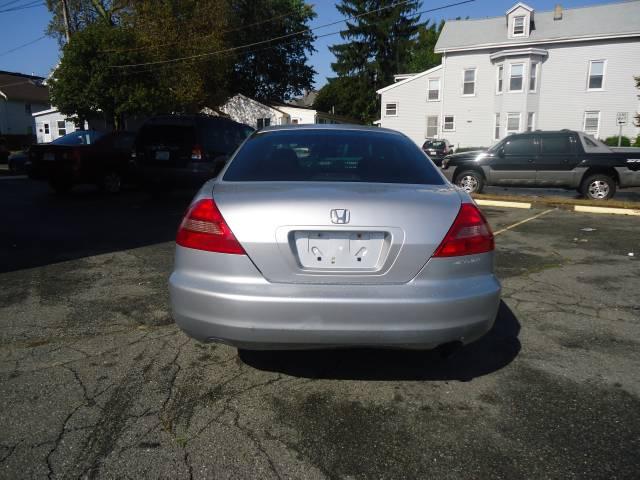 Honda Accord 2004 photo 2