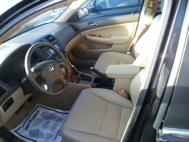 Honda Accord 2004 photo 2