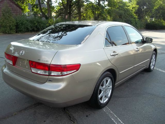 Honda Accord 2004 photo 1