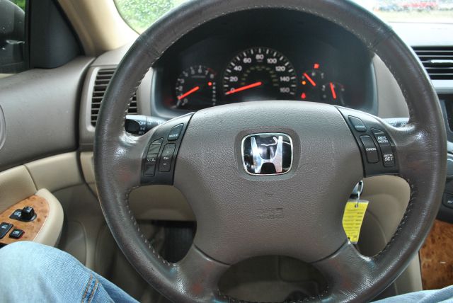 Honda Accord 2004 photo 2