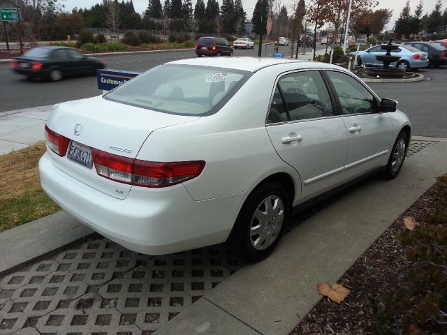 Honda Accord 2004 photo 2