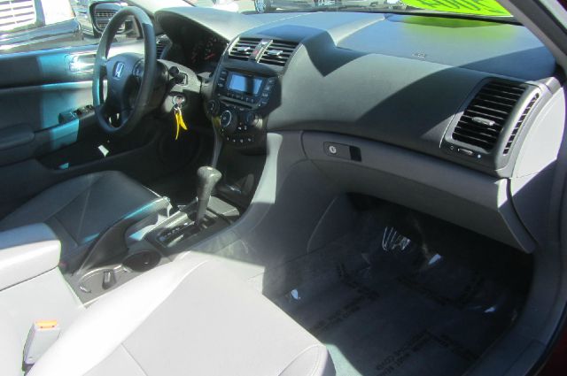 Honda Accord 2004 photo 23